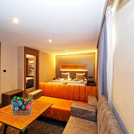 House Old Town Hotel 2*