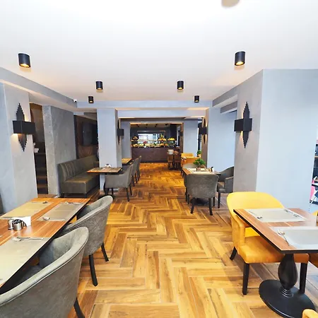 House Old Town Hotel 2*