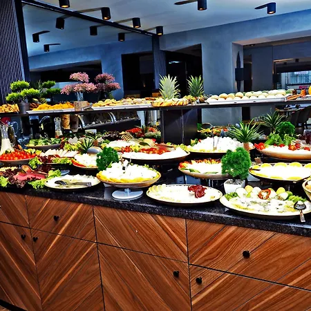 House Old Town فندق