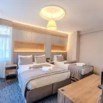 House Old Town Hotell 2*