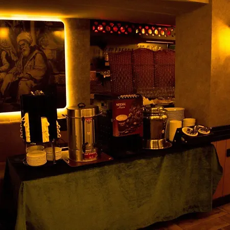 House Old Town Hotel 2*