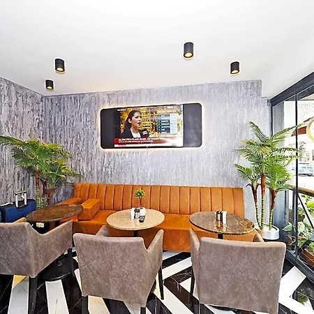 House Old Town Hotell 2*