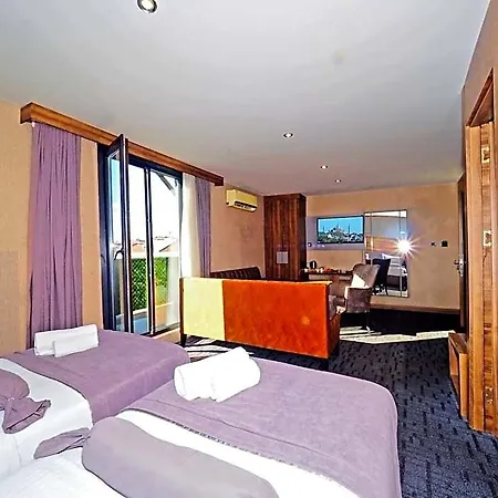 House Old Town Hotel 2*