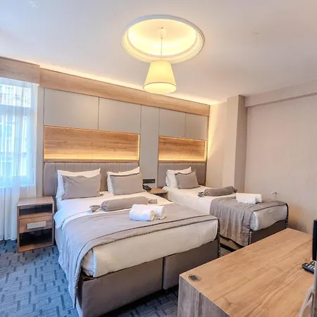 House Old Town Hotel 2*