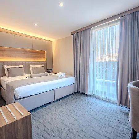 House Old Town Hotel 2*